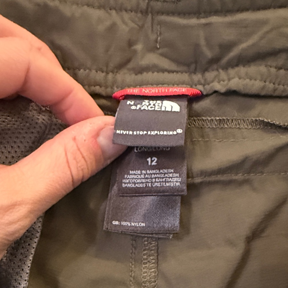 The North Face Dark Green Women's Cargo Shorts - Picture 2 of 2